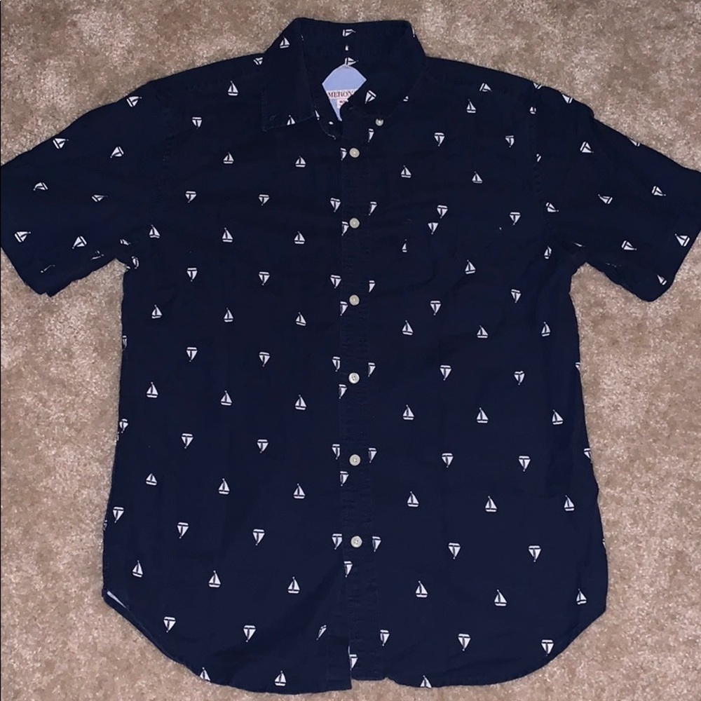 Men’s short sleeve button down